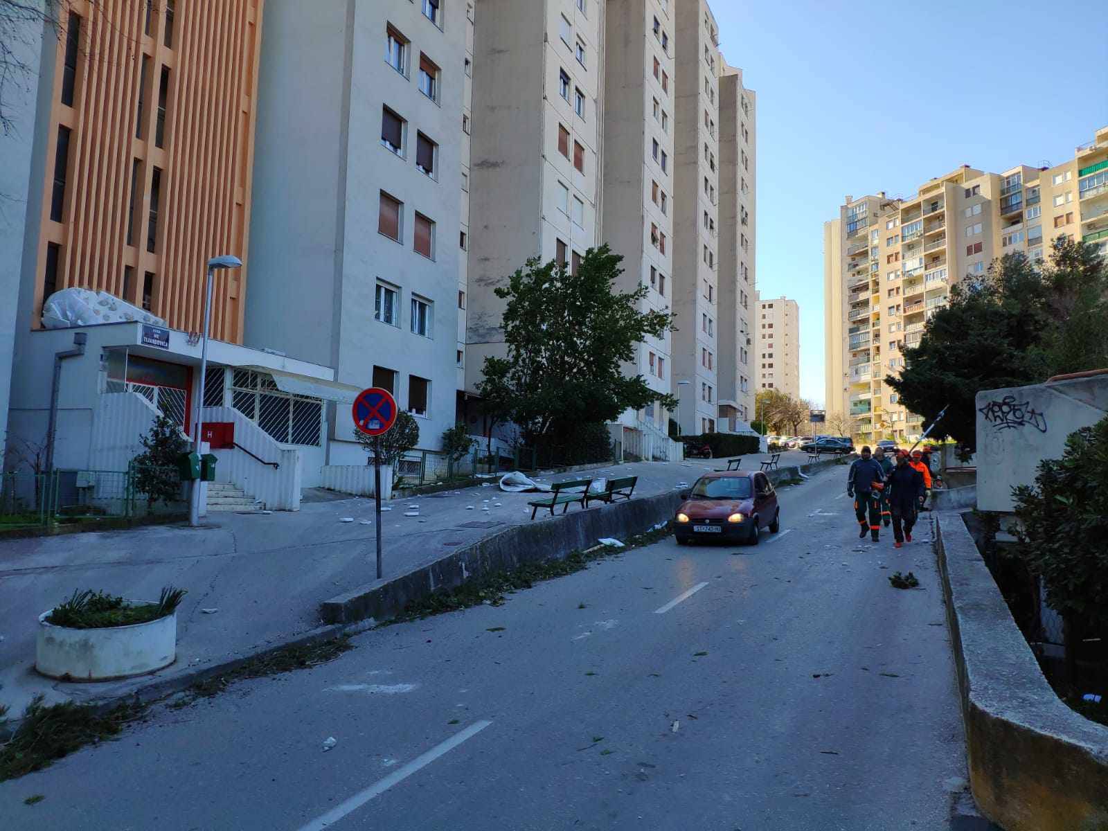 Bura otpuhala fasadu u Splitu: Šest katova ostalo bez žbuke