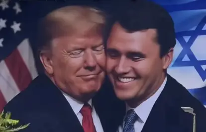 Trump objavio sliku sebe i Kirka sa zastavama SAD-a i Izraela: 'Svi su voljeli Charlieja'