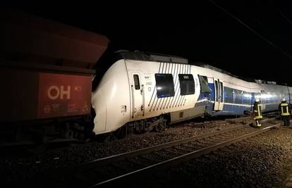 Vlak sa 150 putnika naletio na teretni, najmanje je 50 ranjenih