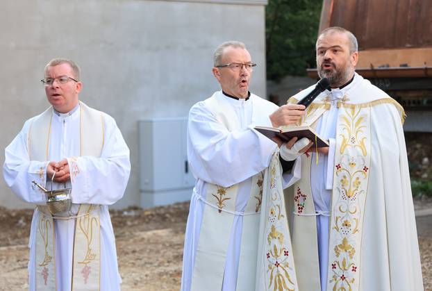 Zagreb: Uoči podizanja kupola održana je blagoslovna molitva