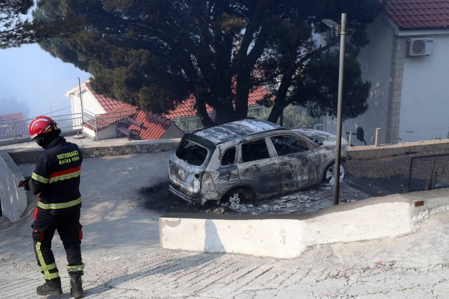 Pisak: Izgorjeli brojni automobili, zbog požara dignuta cijela županija da dođe u pomoć