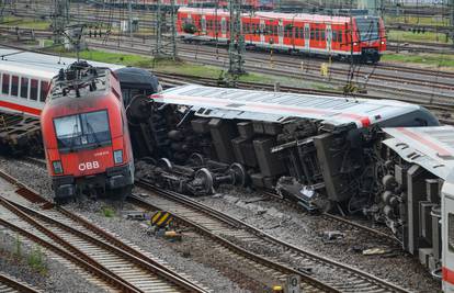 Mannheim: Teretni vlak udario u putnički, ozlijeđeno 35 ljudi