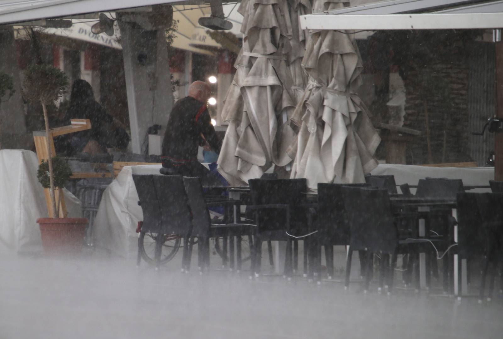 Split: Jak pljusak spustio se na grad i iznenadio građane