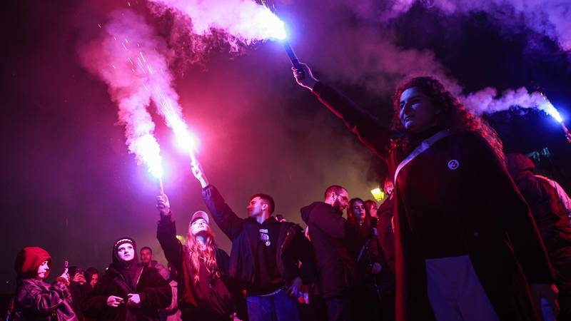 FOTO BAKLJE I PJESMA Pobjedu studenata slavili su u Novom Pazaru: 'Tu nam je after...'