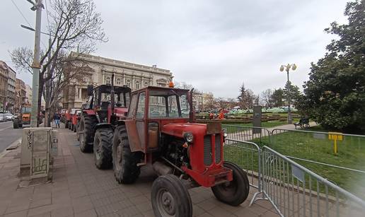 FOTO Traktorijada u Beogradu, okružili Pionirski park sa "studentima koji žele učiti"