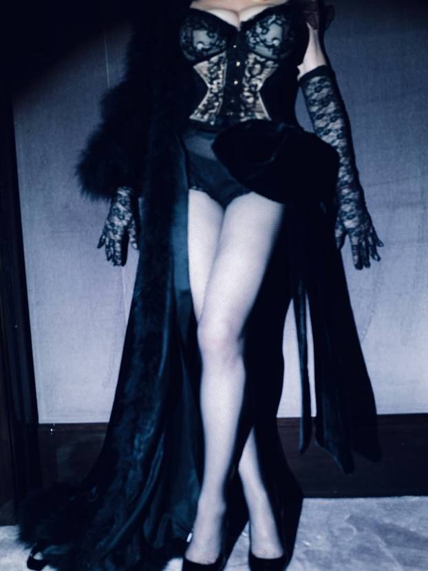 FOTO Što su poznate dame radile na Valentinovo: Evo koja je imala najmanje tange...