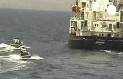 Talijanski brod pobjegao od pirata koji su ga napali