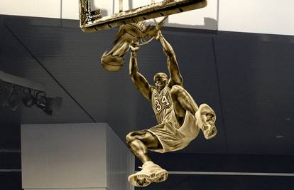 U društvu Jordana i Jabbara: O'Nealu kip visok tri metra...