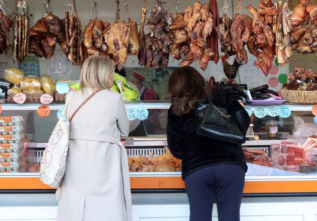 Šibenik: Ponuda suhomesnatih proizvoda