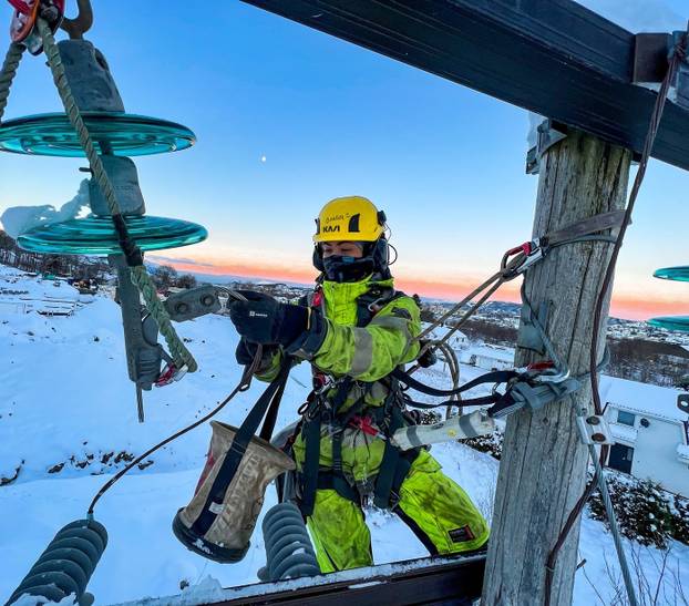 VIDEO: 'I'm a girly blonde who loves make-up and dresses – people can't BELIEVE it when I tell them my male-dominated industry job'