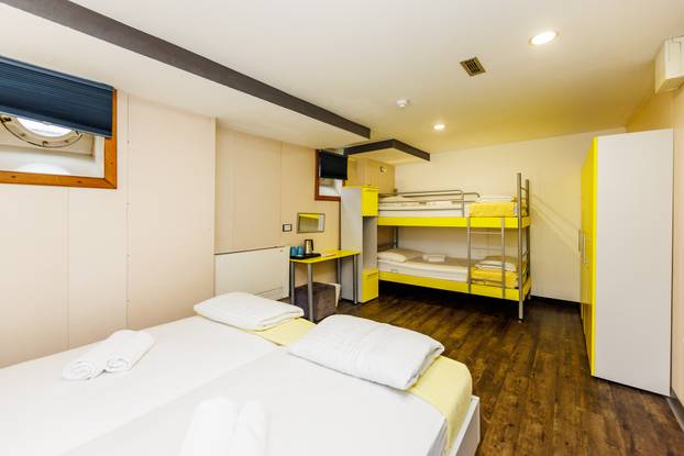 FOTO Zavirite u prvi brod-hotel u Hrvatskoj: Noćenje na ovom brodu u Rijeci ima posebnu čar