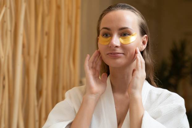 Evo kako se riješiti podočnjaka