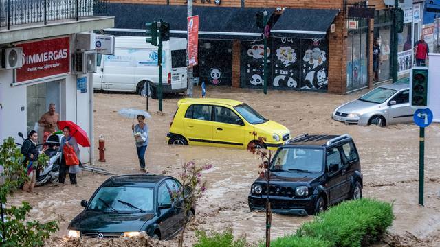 Storm hits central Greece