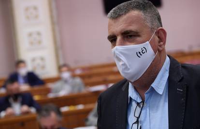 Mostovci u Saboru s maskama s inicijalima (tć), Tomislav Ćorić uzvratio da je dirnut potporom