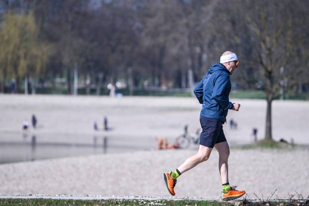 Zagreb: Proljetne temperature na Bundeku 