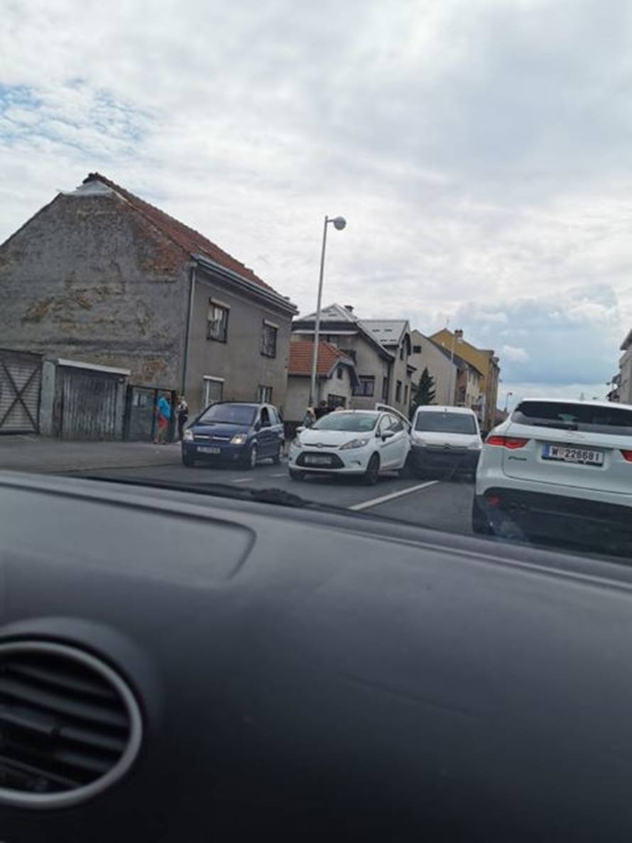 Olujna tuča pogodila Dalmaciju: Led zameo ceste kao usred zime