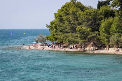 FOTO Ne pada ispod 35°C! Kraj je kolovoza, plaže i dalje pune