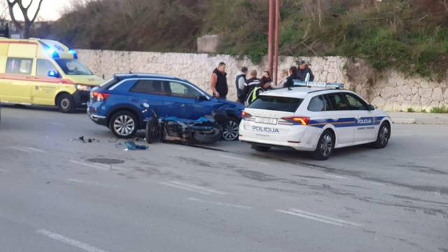 Sudar auta i motocikla u Splitu: Jedan čovjek je ozlijeđen