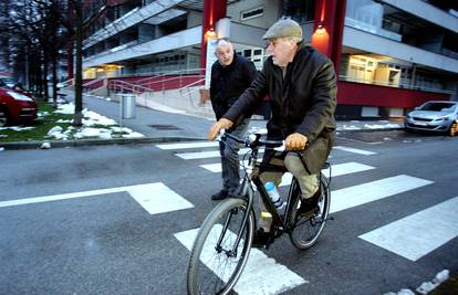 Nema Audija ni BMW-a: Miki Bandić na posao ide biciklom