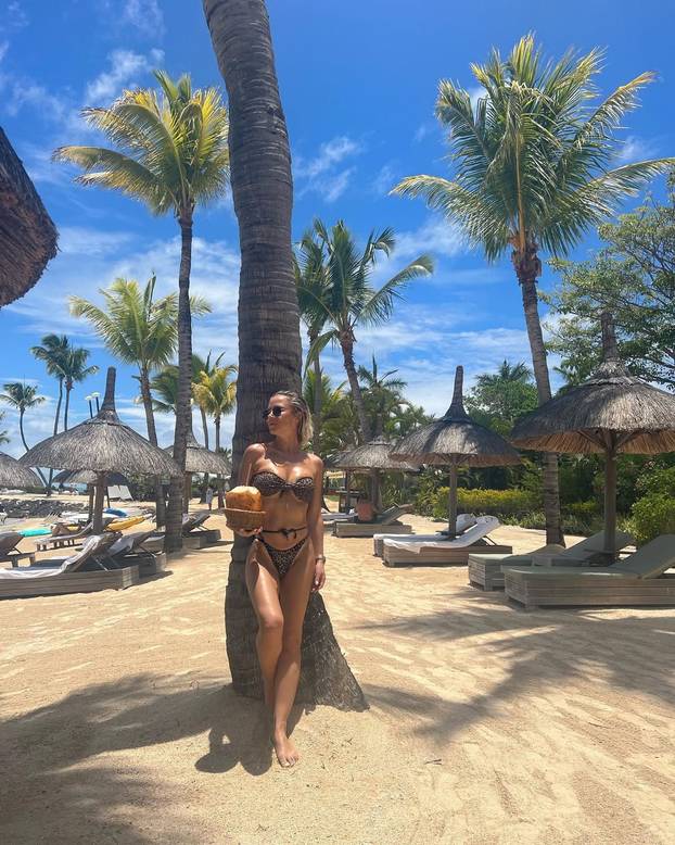 Svi Majini bikiniji i tangice: Sa Šimom uživala na jahti, i bivšeg Nenada zavela je na bazenu...