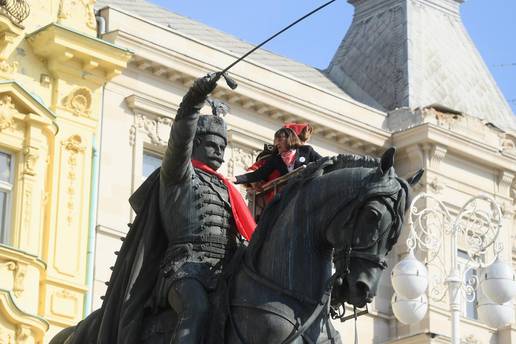 Ban Jelačić dobio kravatu