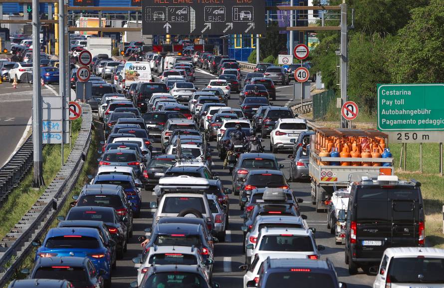 Zagreb: Velika gužva na naplatnoj postaji Lučko 