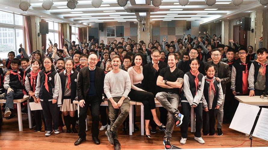 Ana Rucner nakon Kalembera ljubi bubnjara, držali se za ruke