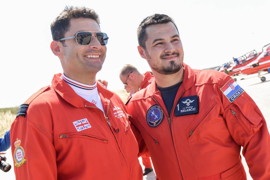 Kraljevska grupa Red Arrows posjetila je naša Krila Oluje