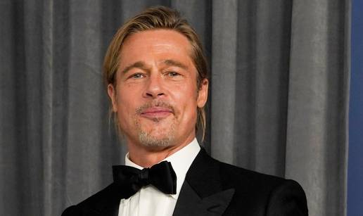 Smije joj se cijeli internet: Anne vjerovala da joj piše Brad Pitt, uplatila mu cijelu ušteđevinu...