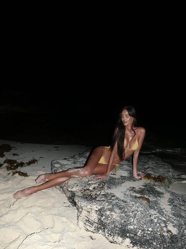 FOTO Modna dizajnerica koristi Instagram kao modnu pistu, dok ne pozira u badiću na plaži