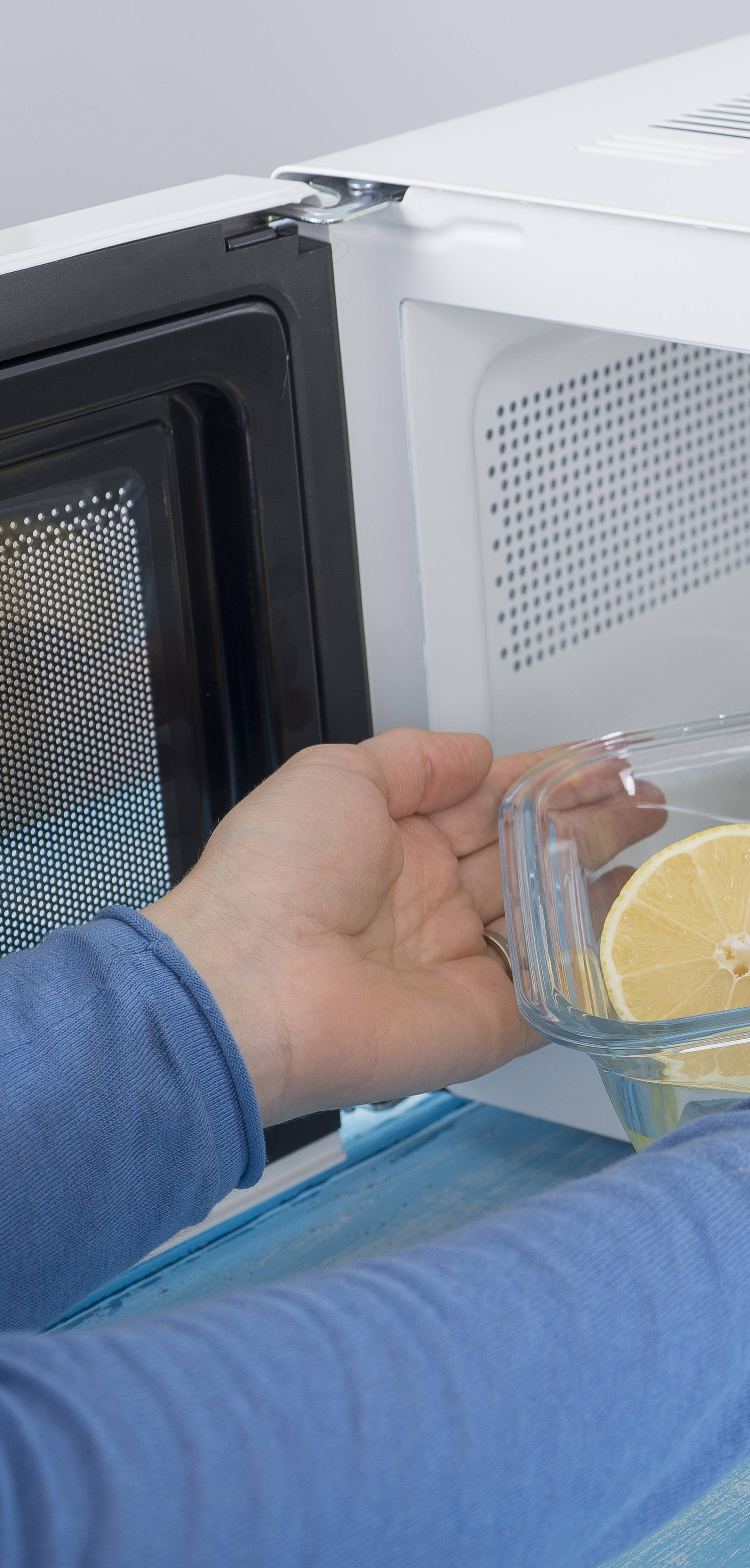 Očistite mikrovalnu pećnicu uz pomoć limuna - vrlo brzo i lako
