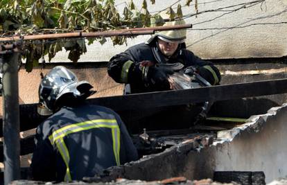 Krenuo raditi roštilj pa zapalio šupe, vatrogasci su ga spasili