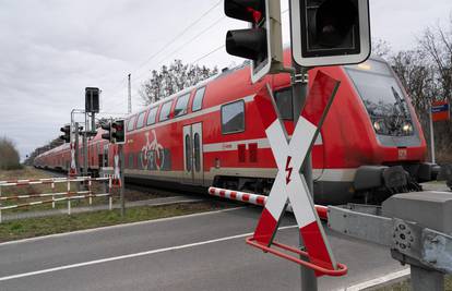 Strojovođa u Berlinu zaboravio na 80  ljudi i nekoliko vagona. To otkrio tek na sljedećoj stanici