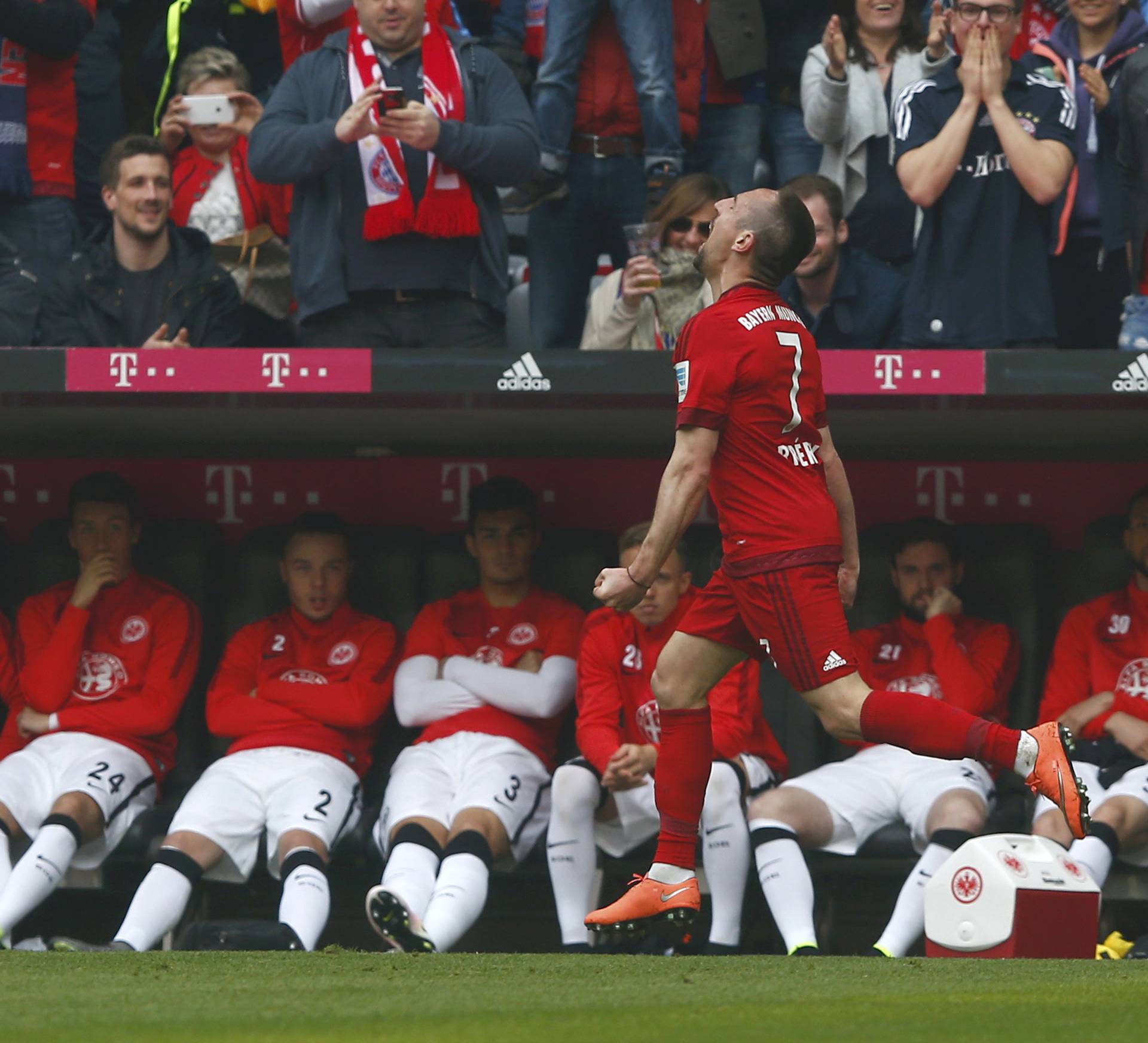 Iličević zabio; škarice Ribéryja slomile su Kovačev Eintracht