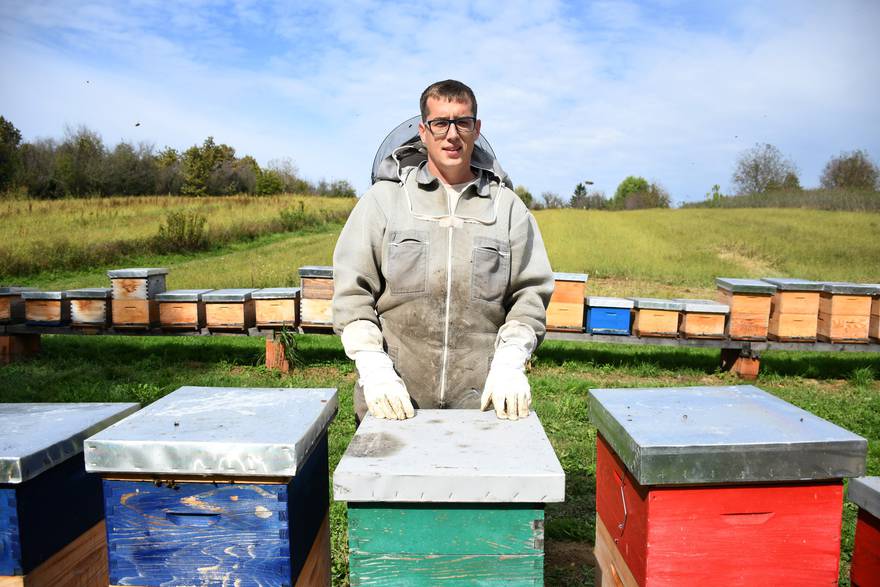 Super pčelar Tvrtko proizvodi najbolji pčelinji otrov u svijetu