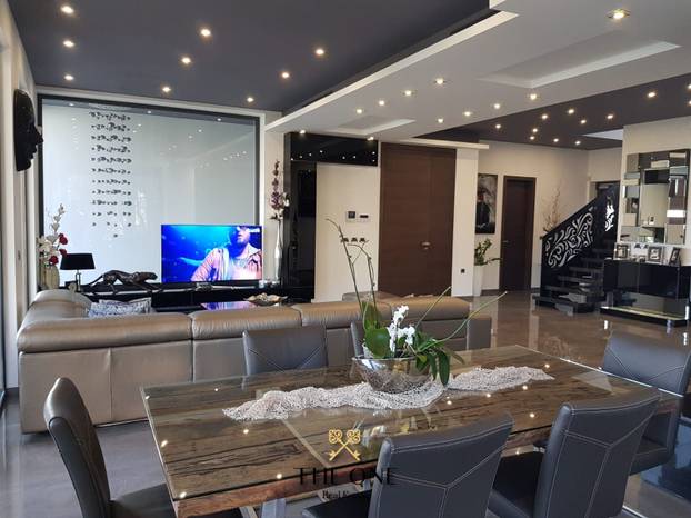 FOTO Ekskluzivnu vilu u Opatiji prodaju za 3,9 mil. eura: Unutra sve bliješti od stotina lampica!