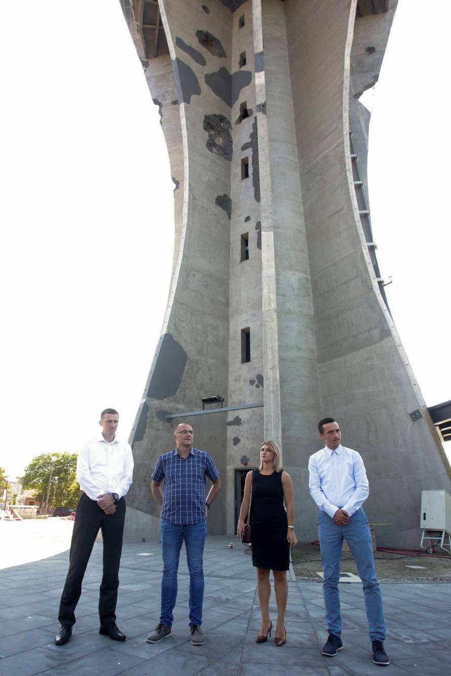 Gradonačelnik Vukovara obišao Vodotoranj koji je u završnoj fazi izgradnje