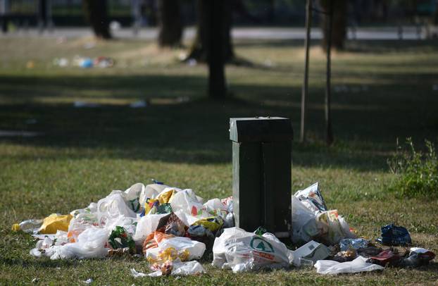 Zagreb: Čišćenje Bundeka jutro nakon Thompsonovog koncerta