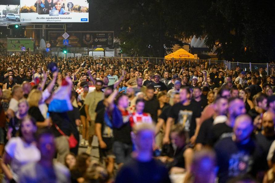 Zagreb: Završio je koncert Marka Perkovića Thompsona, kolone ljudi idu s hipodroma