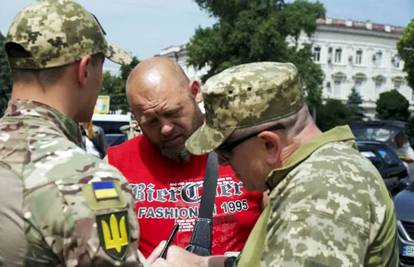 U Ukrajini zastrašujući odredi vade ljude iz buseva i šalju ih u centre za novačenje: 'Ne idem!'