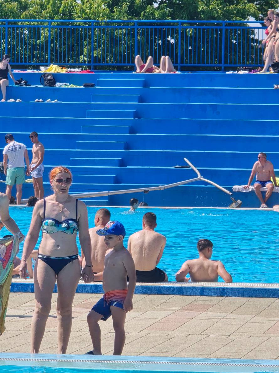 Drama na bazenima u Đakovu: 'Stup mi je skoro odrezao noge'