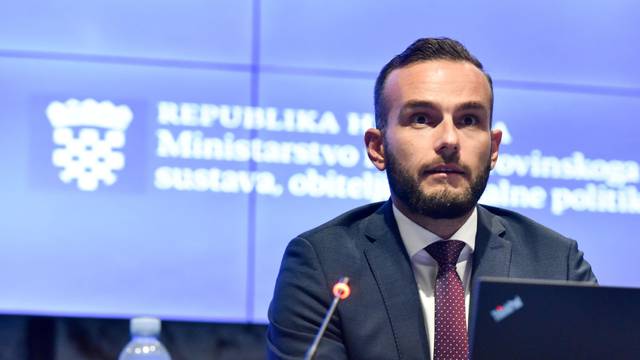 'Struka pokopala Aladrovićevu bleformu s više od 2400 kritika'
