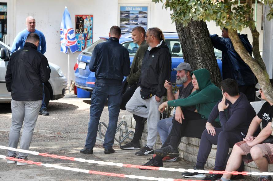 Tisno: Državni inspektorat došao zatvoriti Kamp Jazinu, mještani se pobunili