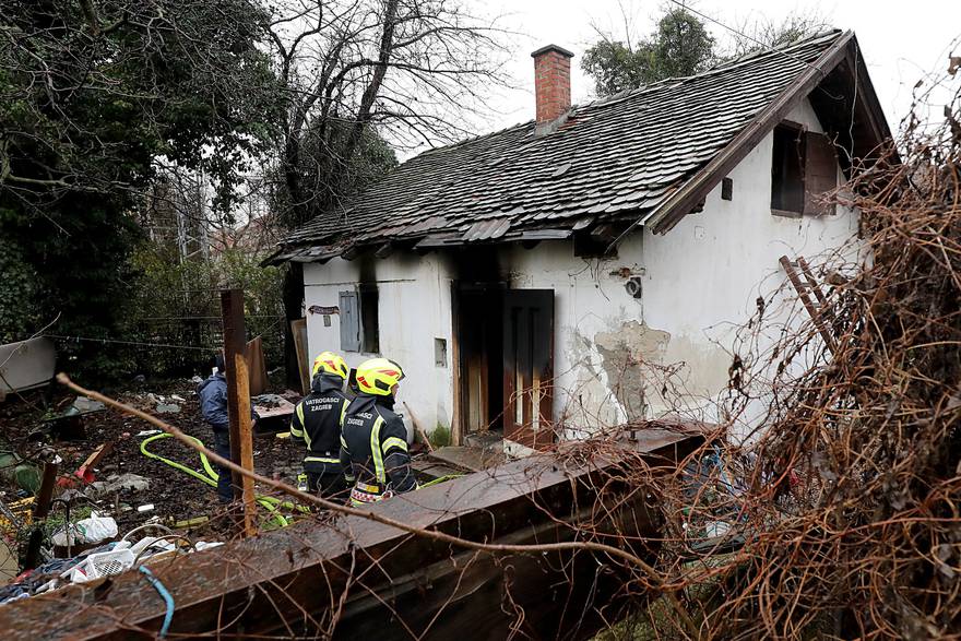 Požar kod zapadnog kolodvora: 'Našli smo čovjeka koji ne daje znakove života, pošaljite Hitnu'