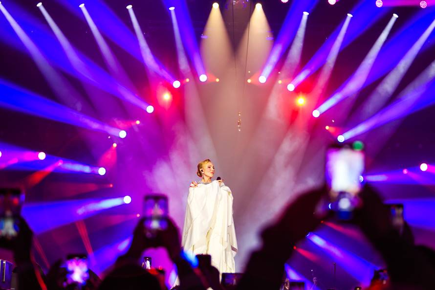 Aleksandra Prijović poslala je poklon Breni: Poruka na njemu otkrila kako je obitelj zove...