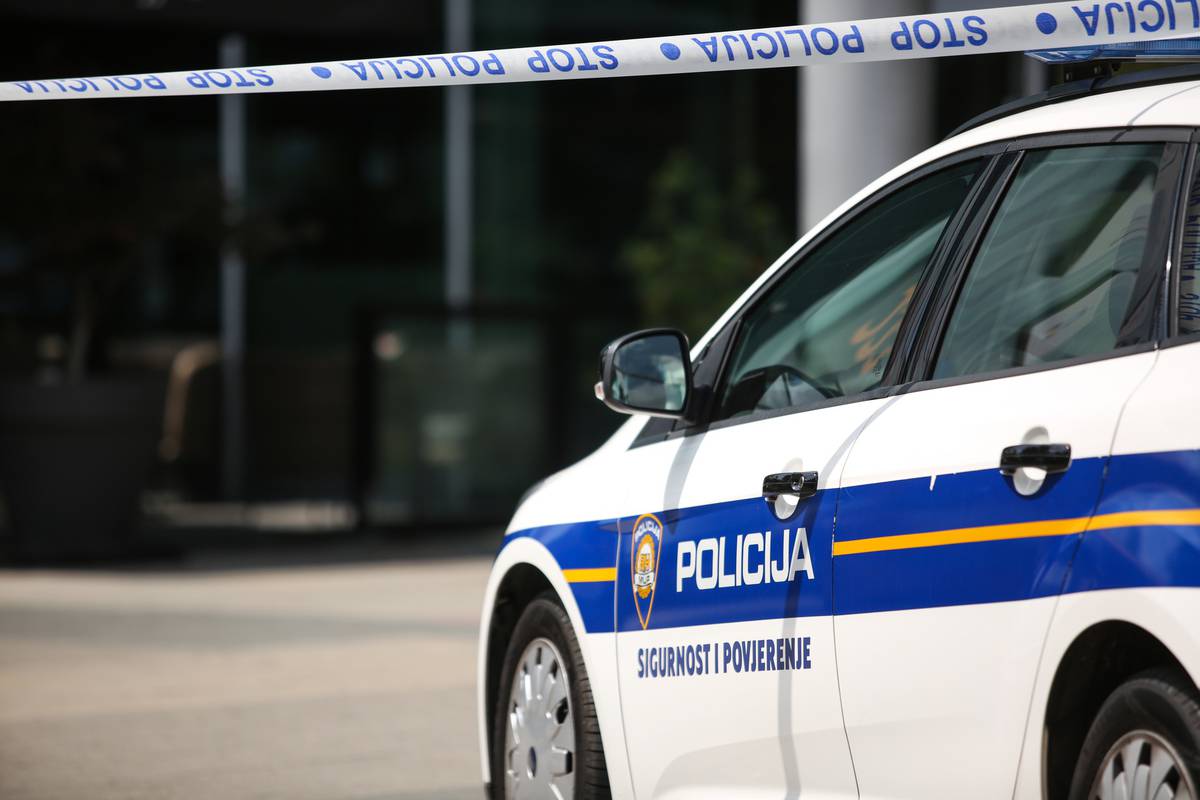 Auto naletio na pješakinju u Makarskoj, umrla u KBC-u Split