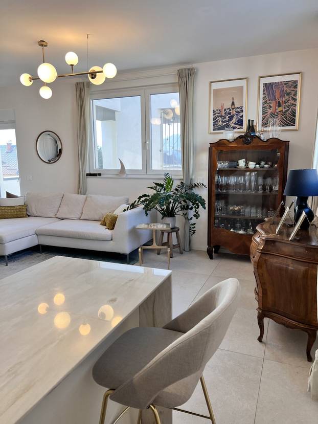 FOTO Naš poznati voditelj i žena mjesecima prodaju penthouse za skoro 400.000 eura! Zavirite