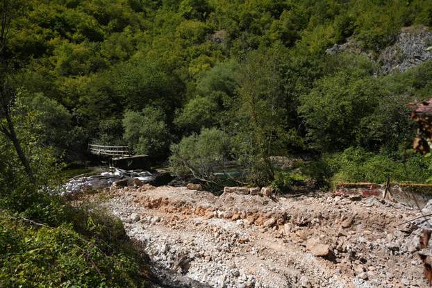 Na izvoru Une u Donjoj Suvaji Darko Rundek s prijateljima, odr&zcaron;ao besplatan koncert