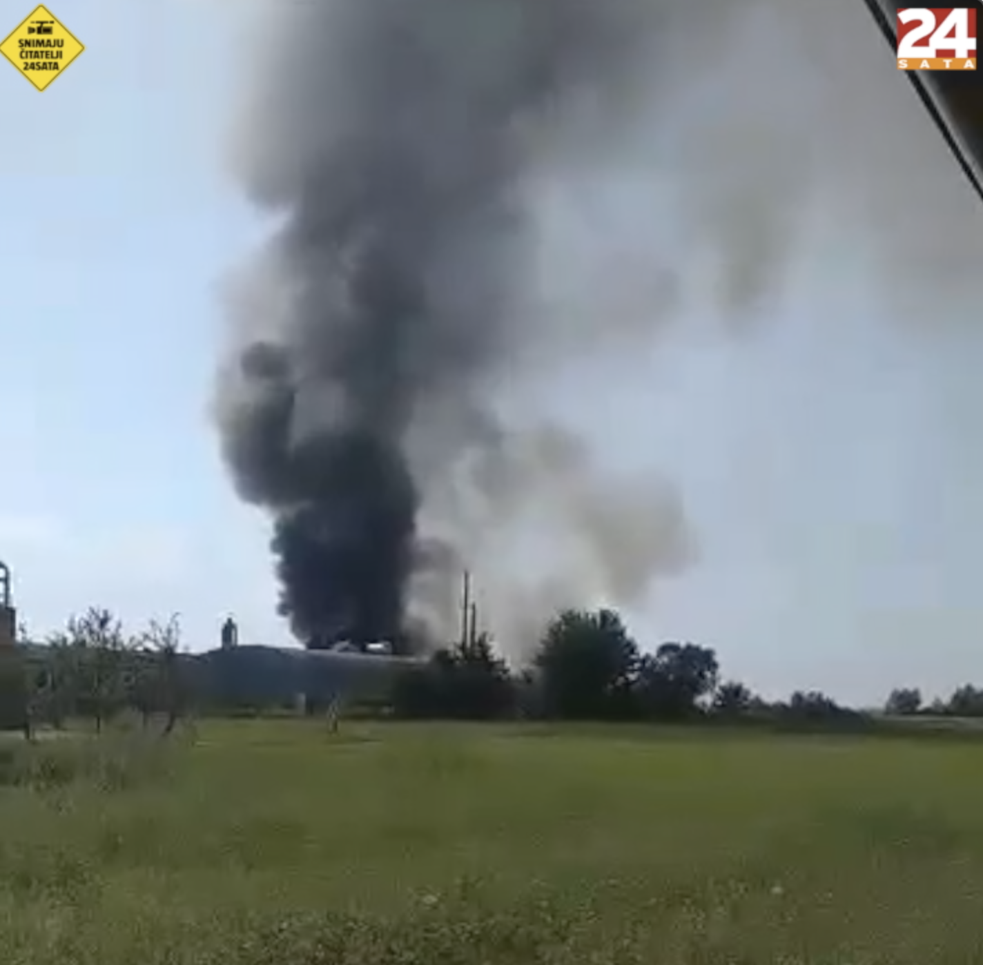 Požar u firmi za proizvodnju namještaja u Beljevini: Oko 30 vatrogasaca bori se s vatrom
