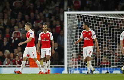 Novi debakl Arsenala: Golman Ospina uskočio s loptom u gol